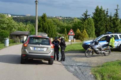 Strážníci pomáhají v Husinci