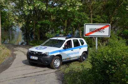 Strážníci pomáhají v Husinci