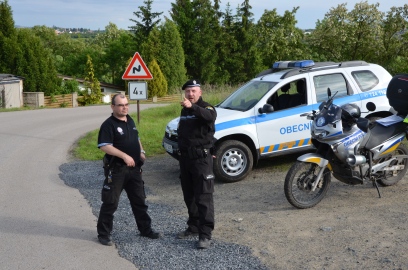 Strážníci pomáhají v Husinci