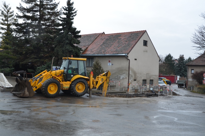 Ilustrační obrázek Výkopy kolem úřadu